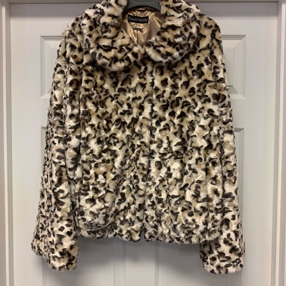 Pamela McCoyΒ Leopard Replica Fur Jacket sz M NWOT MobβWife Chic